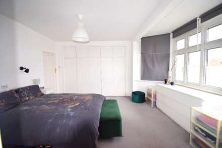 Crespigny Road, London, Image 8