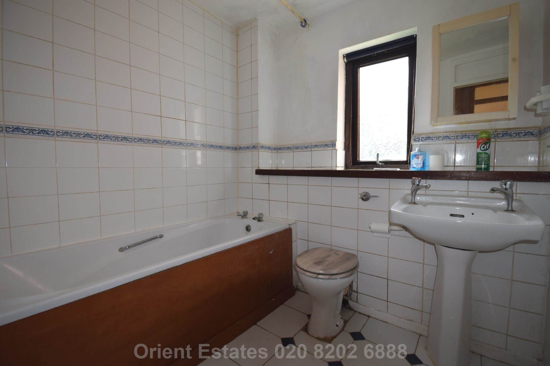 Wheatley Close, London, Image 4