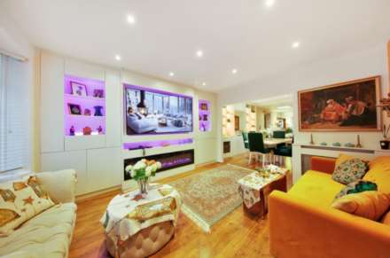 Layfield Crescent, London, Image 2