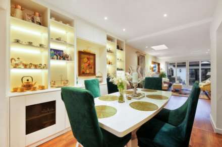 Layfield Crescent, London, Image 3