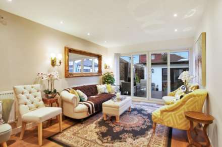 Layfield Crescent, London, Image 5