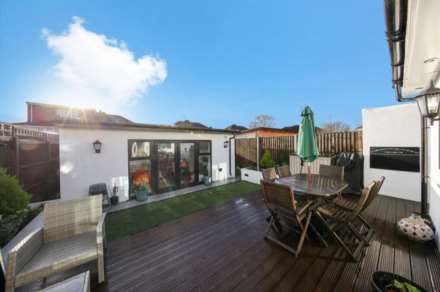 Layfield Crescent, London, Image 9