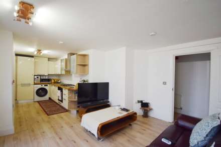 Renters Avenue, Hendon, Image 2