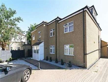 3 Bedroom Flat, Renters Avenue, Hendon