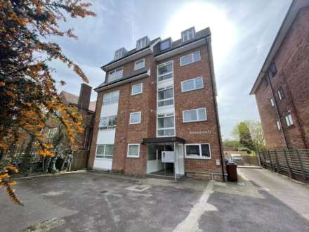 1 Bedroom Flat, Torrington Park, London
