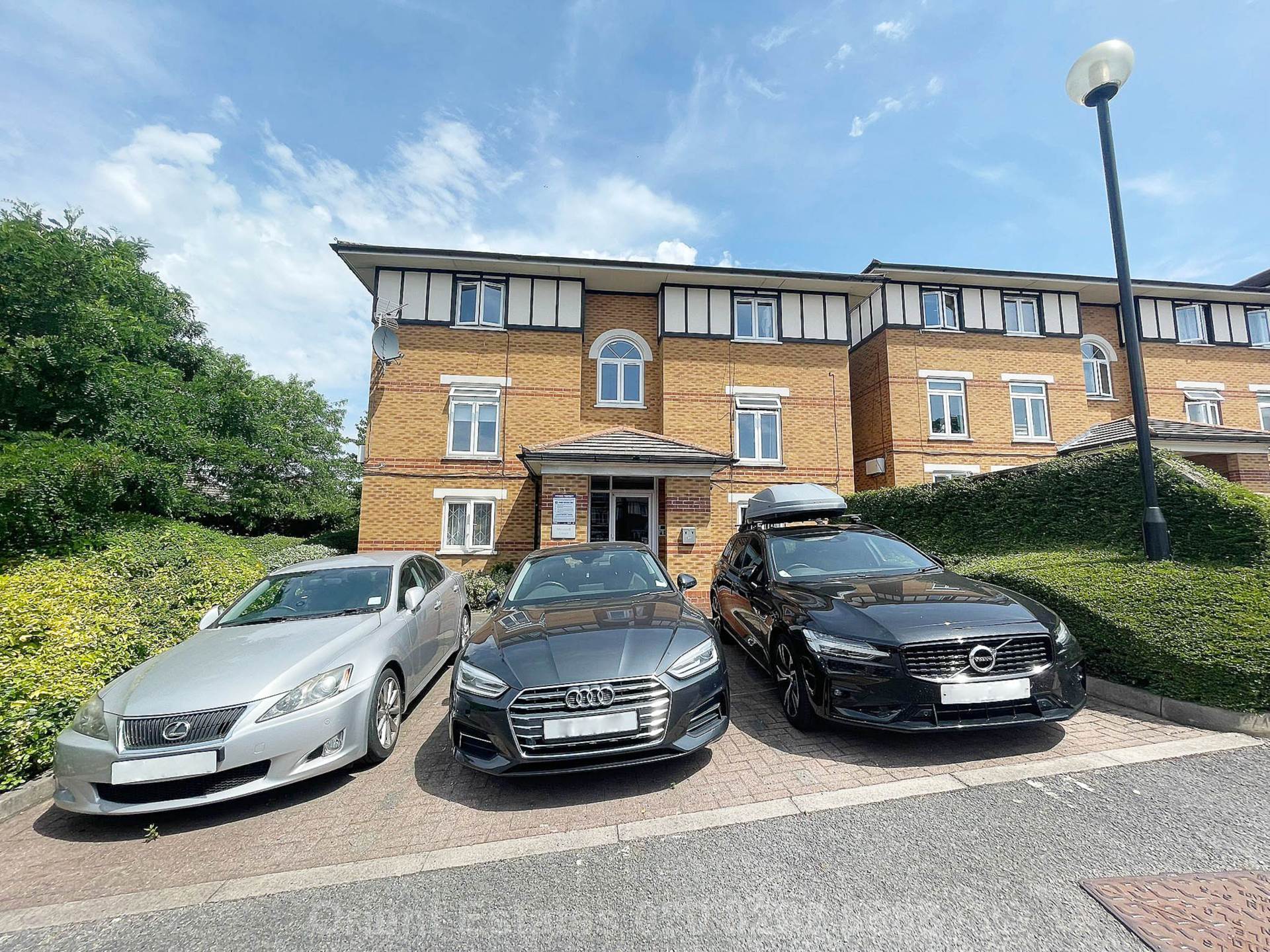 Wenlock Gardens, London, Image 1