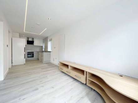 Southbourne Avenue, London, Image 1