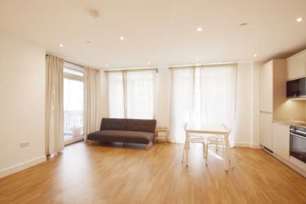 Lismore Boulevard, Colindale, Image 4