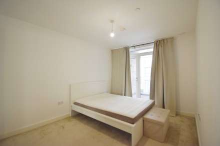 Lismore Boulevard, Colindale, Image 8