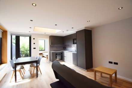 Hamilton Road, London, Image 2