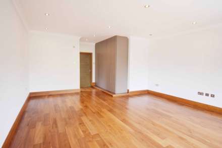 Saddlescombe Way, Woodside Park, Image 8