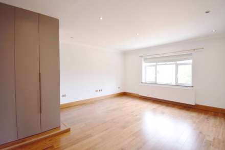 Saddlescombe Way, Woodside Park, Image 9