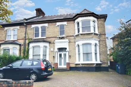 4 Bedroom Flat, Station Road, London