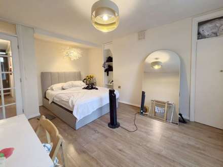 Ebury Bridge Road, London, Image 2