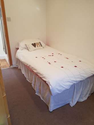 Room, Fernside Avenue, Mill Hill
