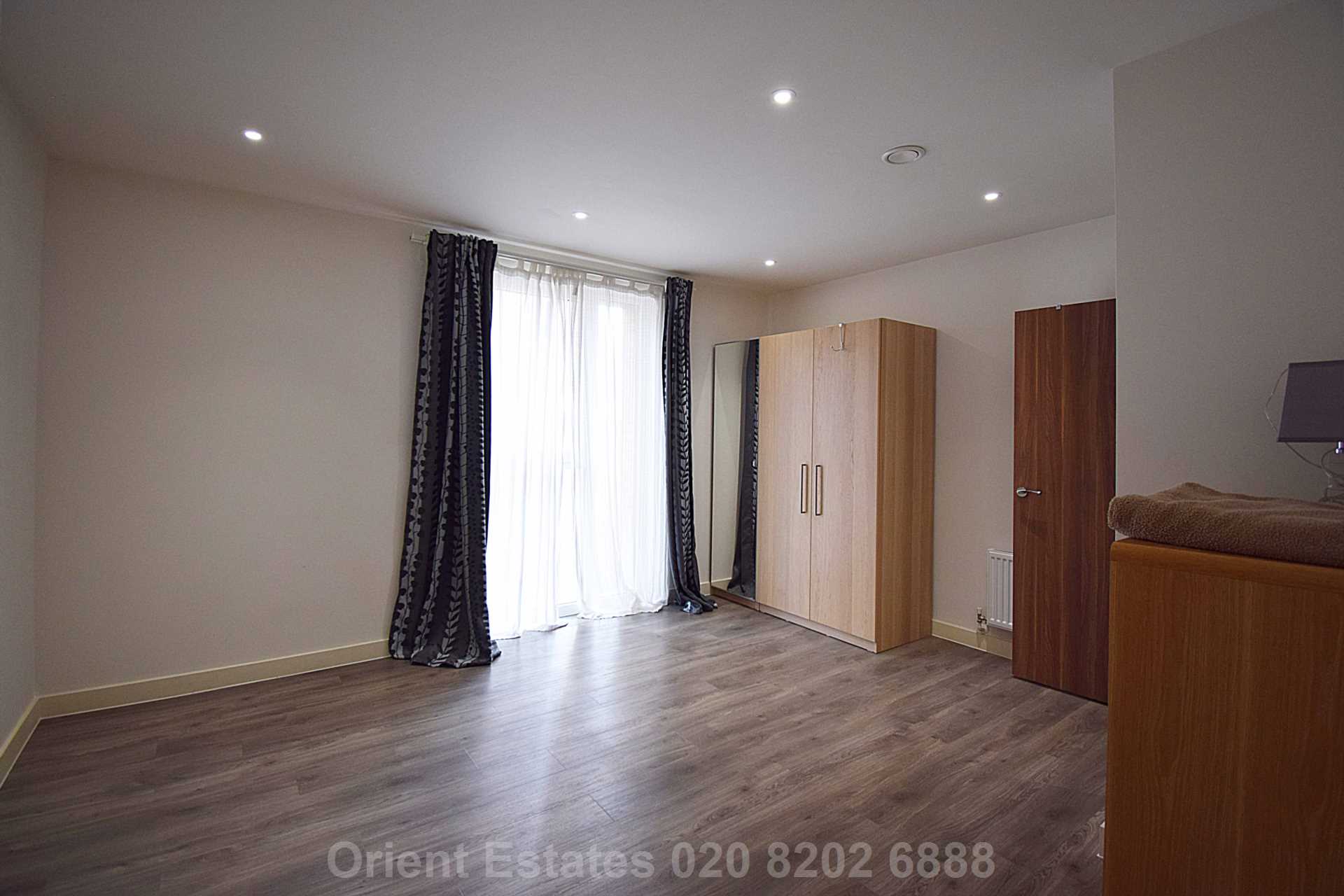 Moorhen Drive, West Hendon, Image 26