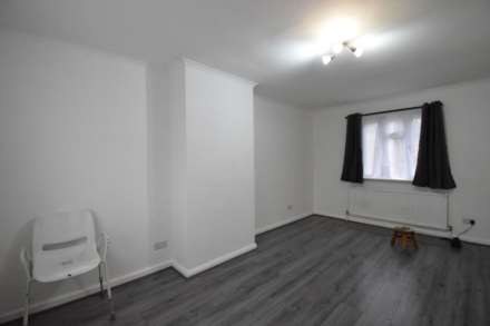 Sturgess Ave, Hendon Central, Image 10