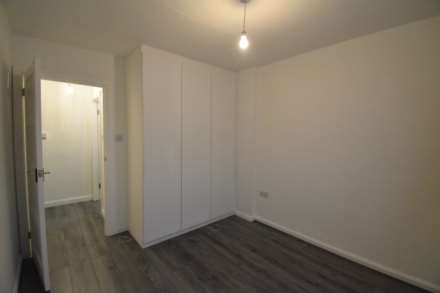 Sturgess Ave, Hendon Central, Image 3