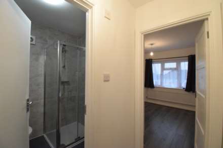 Sturgess Ave, Hendon Central, Image 4