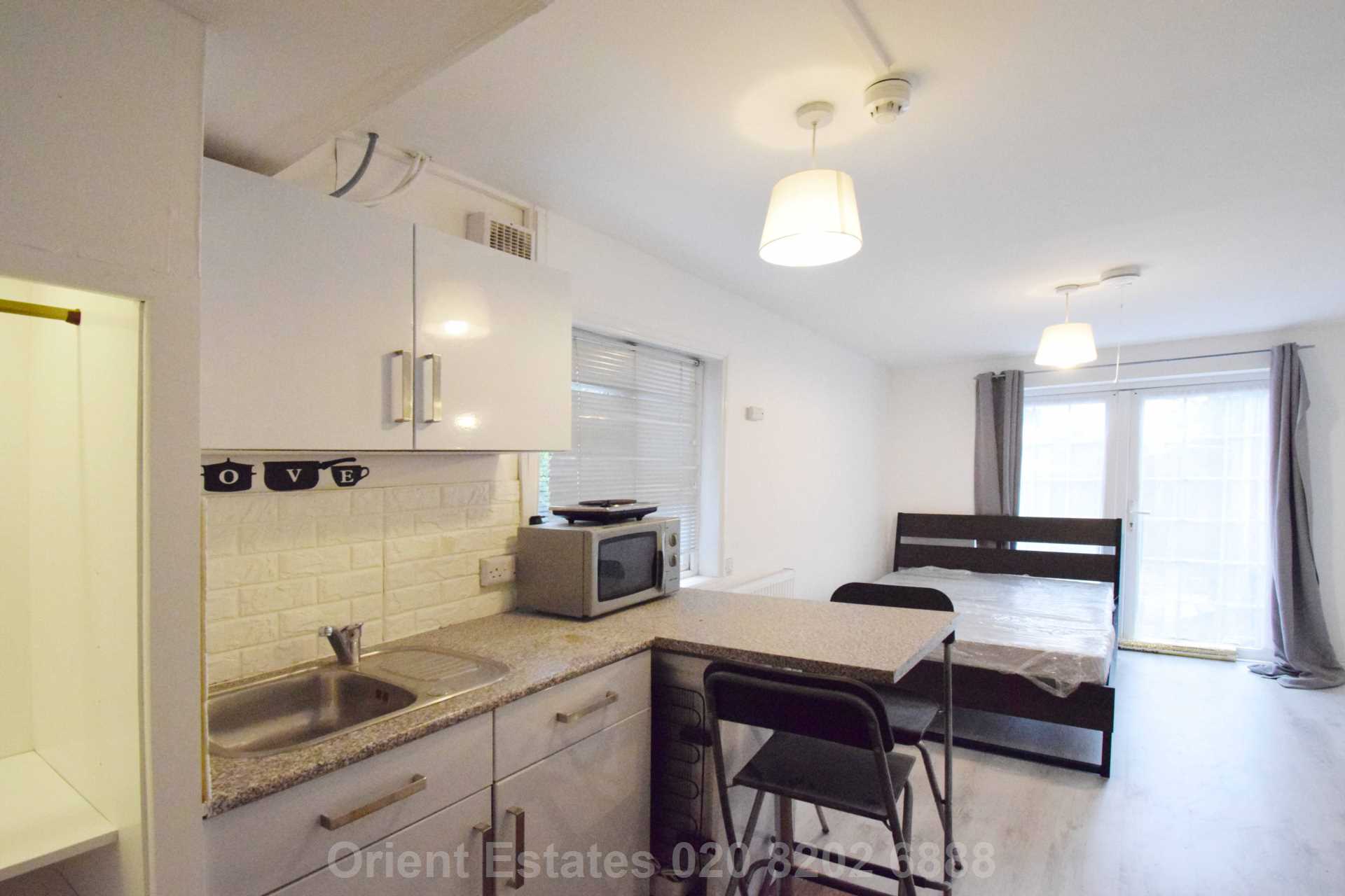 Station Road, London, Image 1