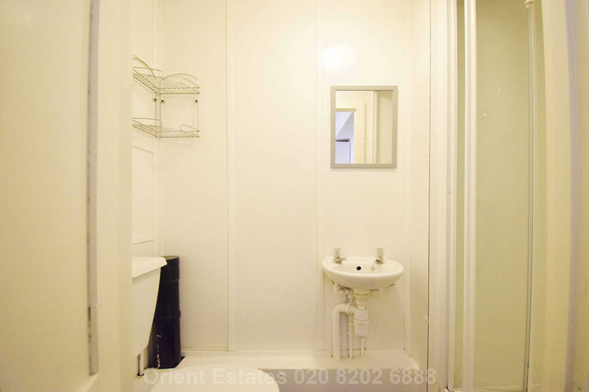 Station Road, London, Image 4