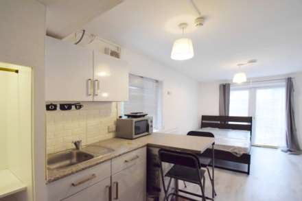 Station Road, London, Image 1