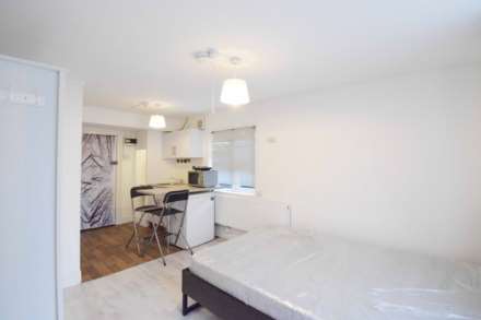 Station Road, London, Image 2