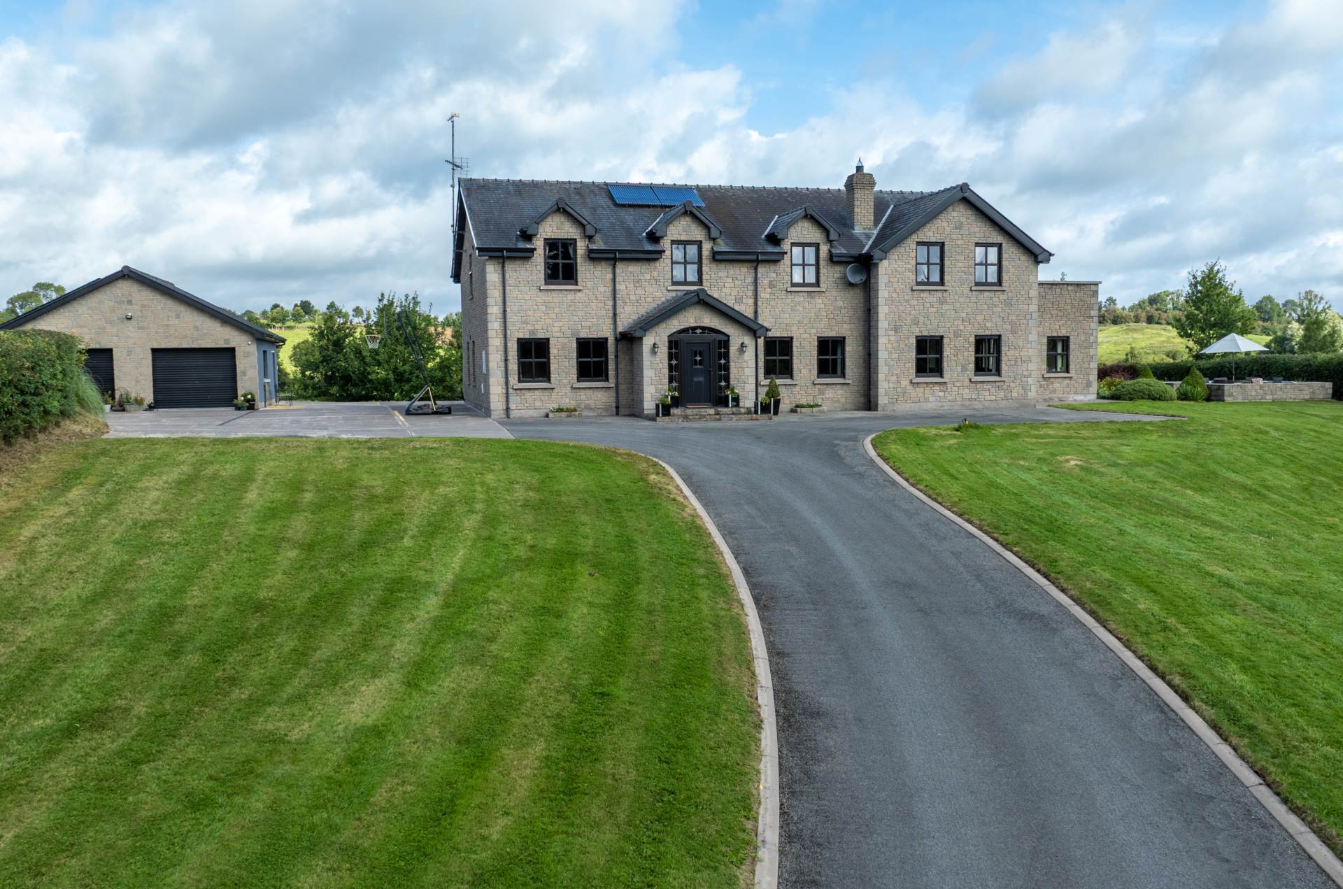 Oakland House, Coolnalong, Clones, Co. Monaghan, H23 Y956