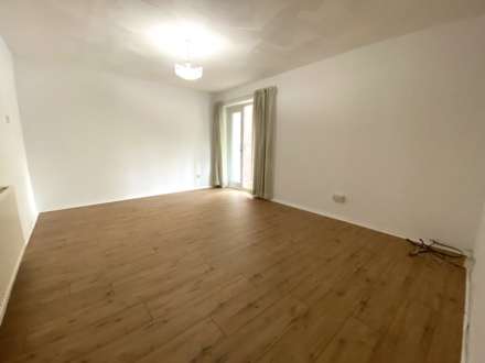 Petchell Mews, Canterbury, Image 2