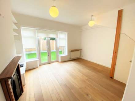 Notley Terrace, Image 2