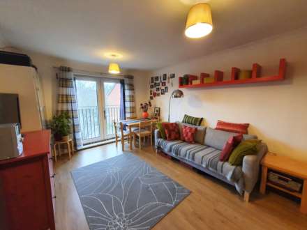2 Bedroom Apartment, Alderney Way, Kennington