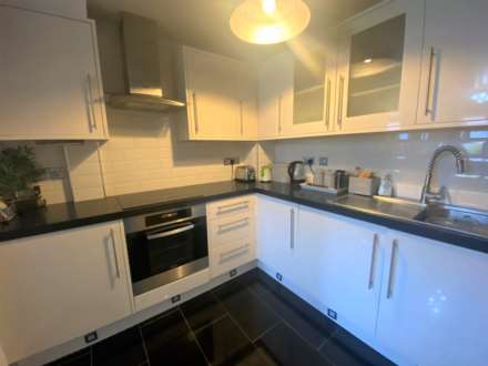 2 Bedroom Apartment, Drummond Grove, Ashford