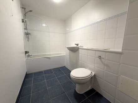 Bingley Court, Canterbury, Image 10