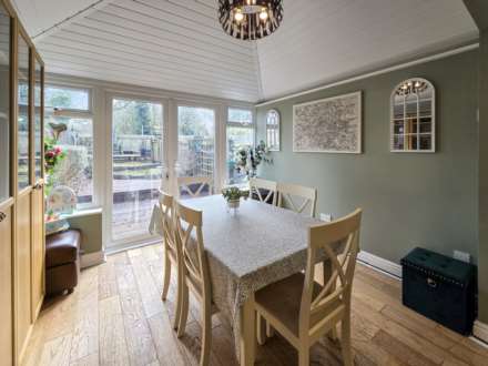 4 Bedroom Town House, Candlers Way, Chartham