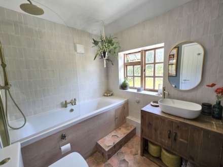 Hillside Avenue, Canterbury, Image 16