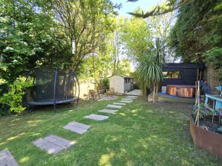 Hillside Avenue, Canterbury, Image 23