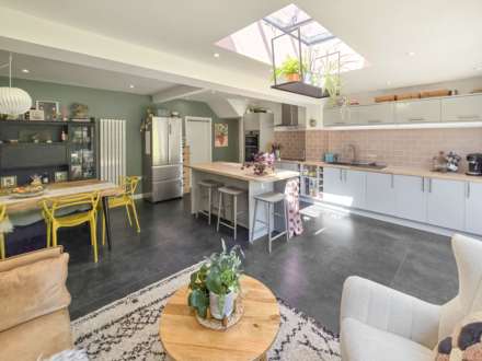 Hillside Avenue, Canterbury, Image 4