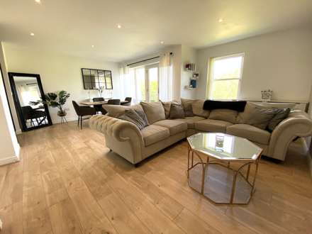 Bingley Court, Canterbury, Image 2