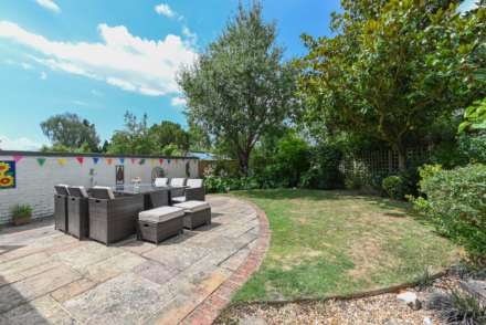 Hales Drive, Canterbury, Image 20
