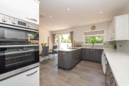 Hales Drive, Canterbury, Image 9
