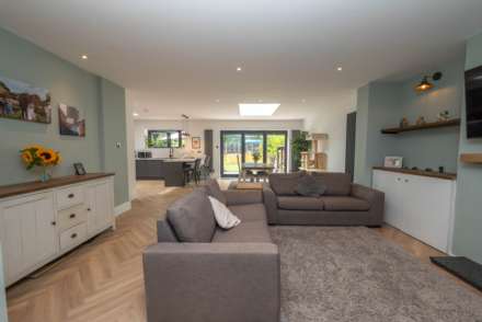 Orchard Close, Canterbury, Image 4