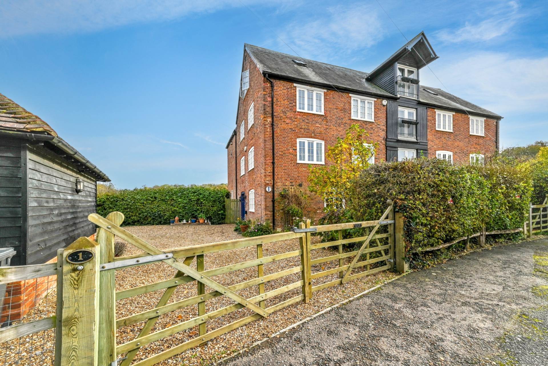 Deanery Farm Oast, Chartham, Image 1