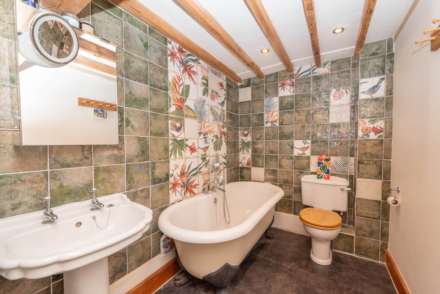 Deanery Farm Oast, Chartham, Image 10