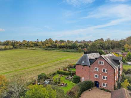 Deanery Farm Oast, Chartham, Image 2