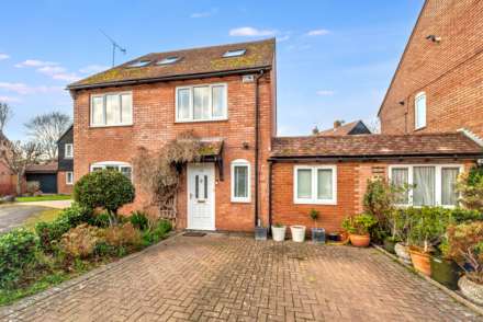 Riverside Close, Bridge