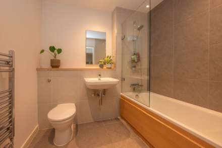 Westwood Drive, Canterbury, Image 8