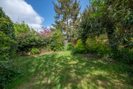 Garden Close, Rough Common, Image 13