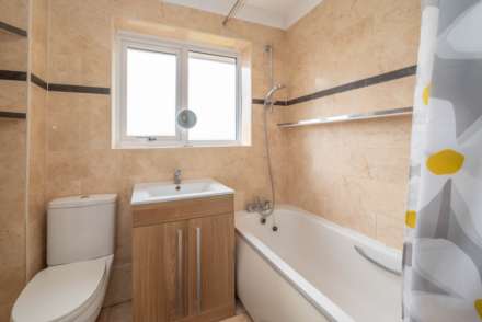 Manor Close, Canterbury, Image 14