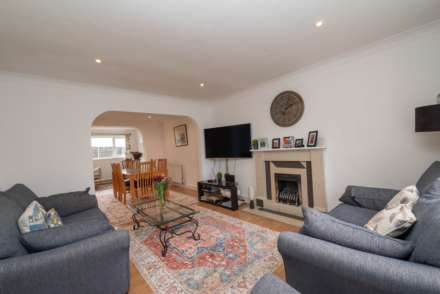 Manor Close, Canterbury, Image 3