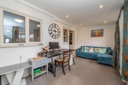 Manor Close, Canterbury, Image 7